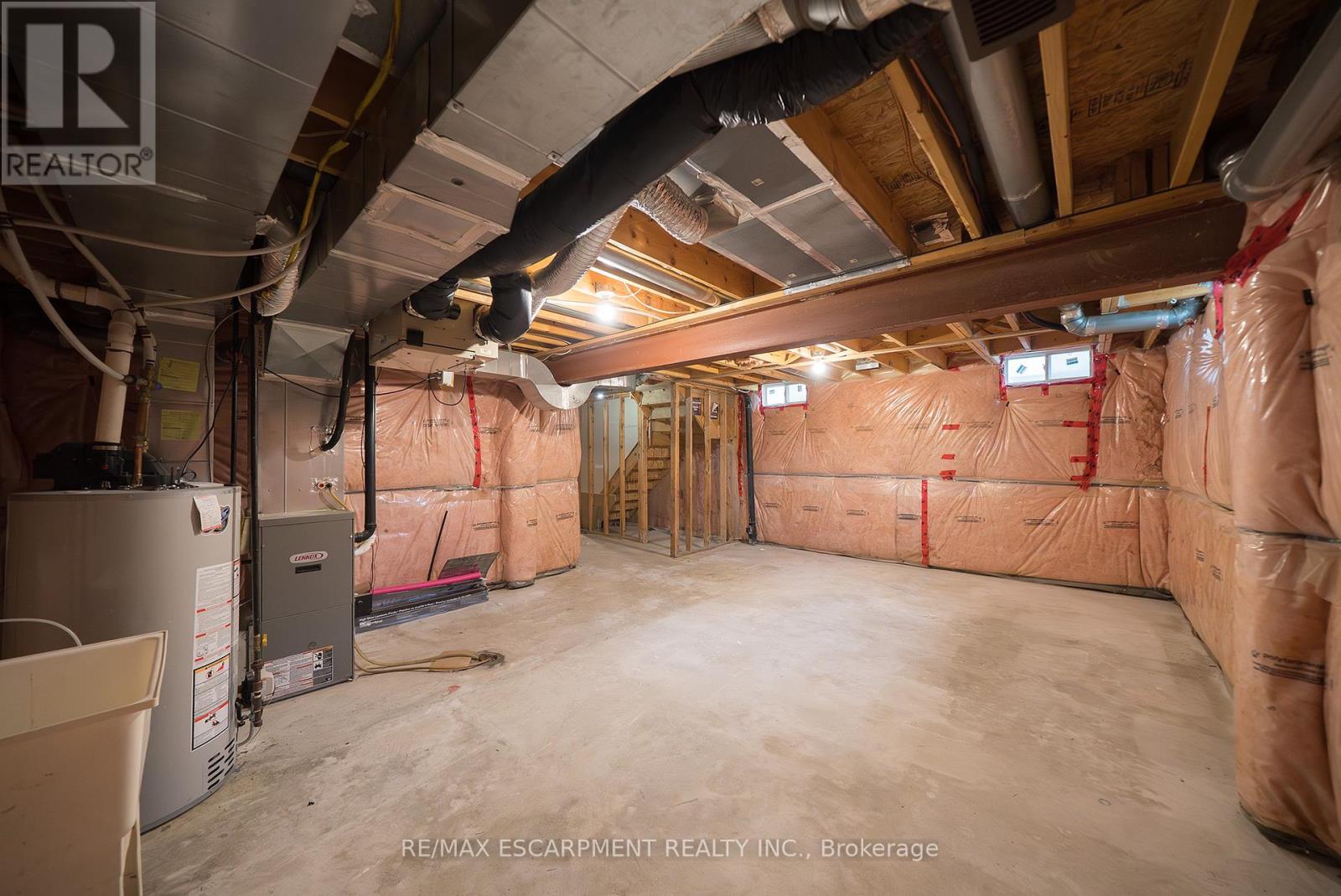 Photo 27 of 46 Warner Lane, Brantford ON