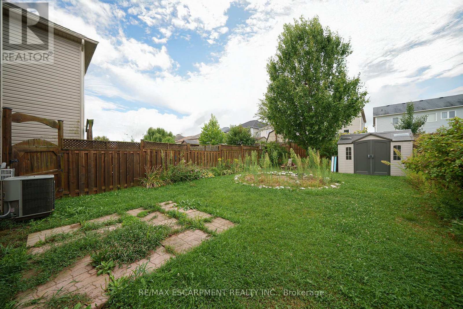 Photo 28 of 46 Warner Lane, Brantford ON