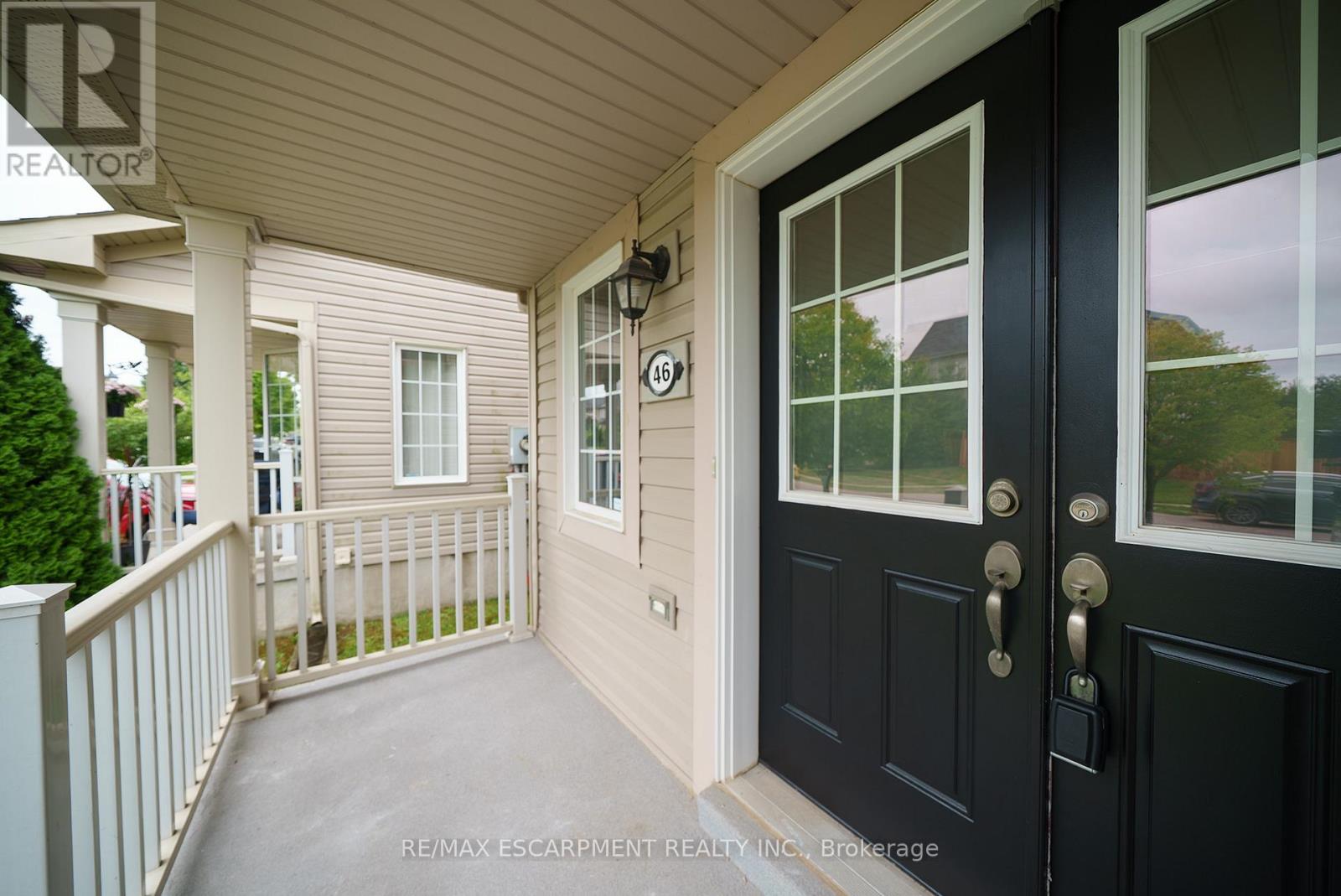 Photo 3 of 46 Warner Lane, Brantford ON