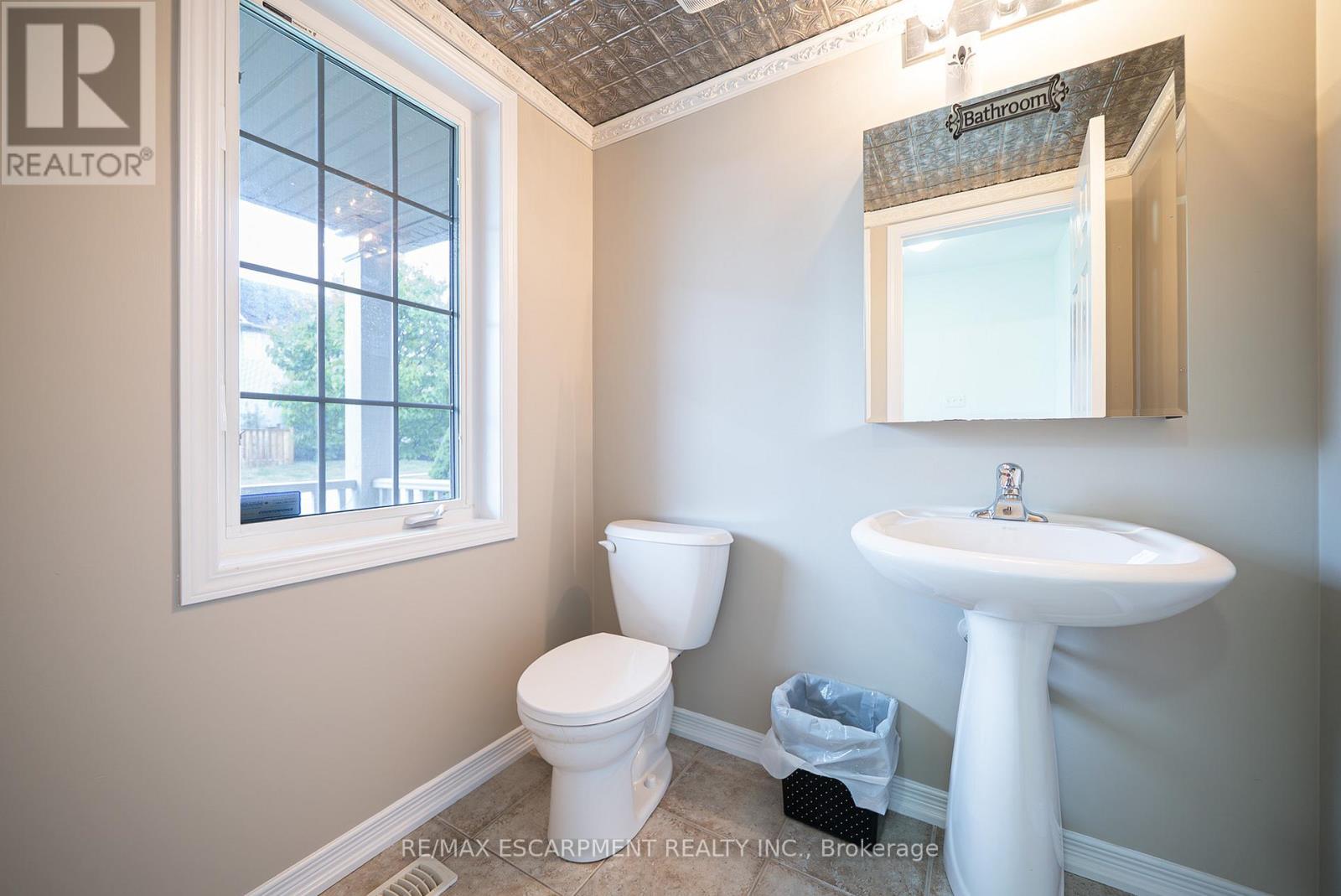 Photo 6 of 46 Warner Lane, Brantford ON