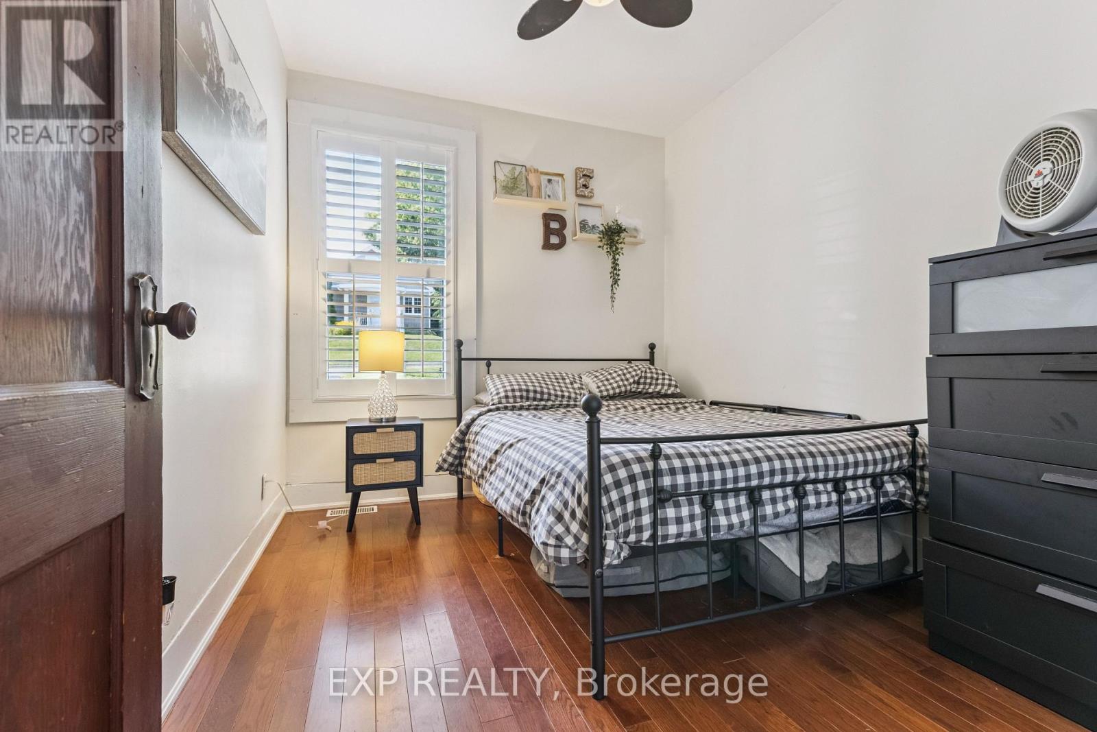 Photo 26 of 400 St Patrick Street E, Centre Wellington ON
