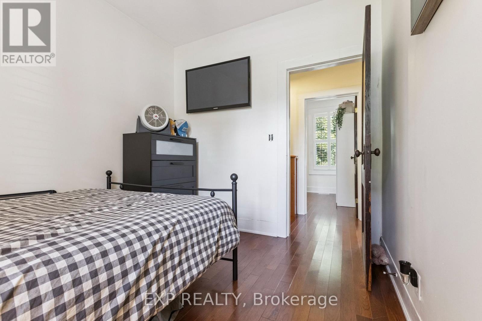 Photo 27 of 400 St Patrick Street E, Centre Wellington ON