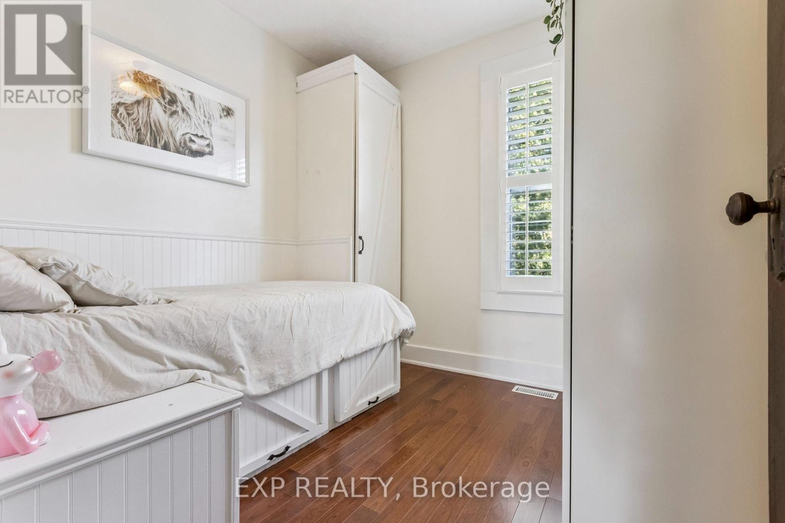 Photo 31 of 400 St Patrick Street E, Centre Wellington ON