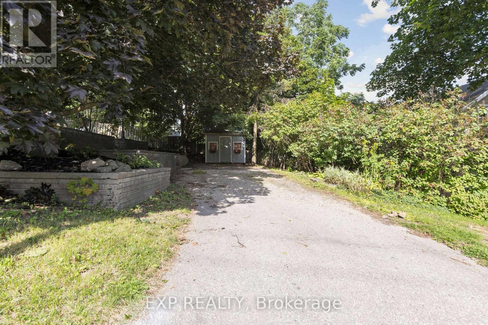 Photo 39 of 400 St Patrick Street E, Centre Wellington ON