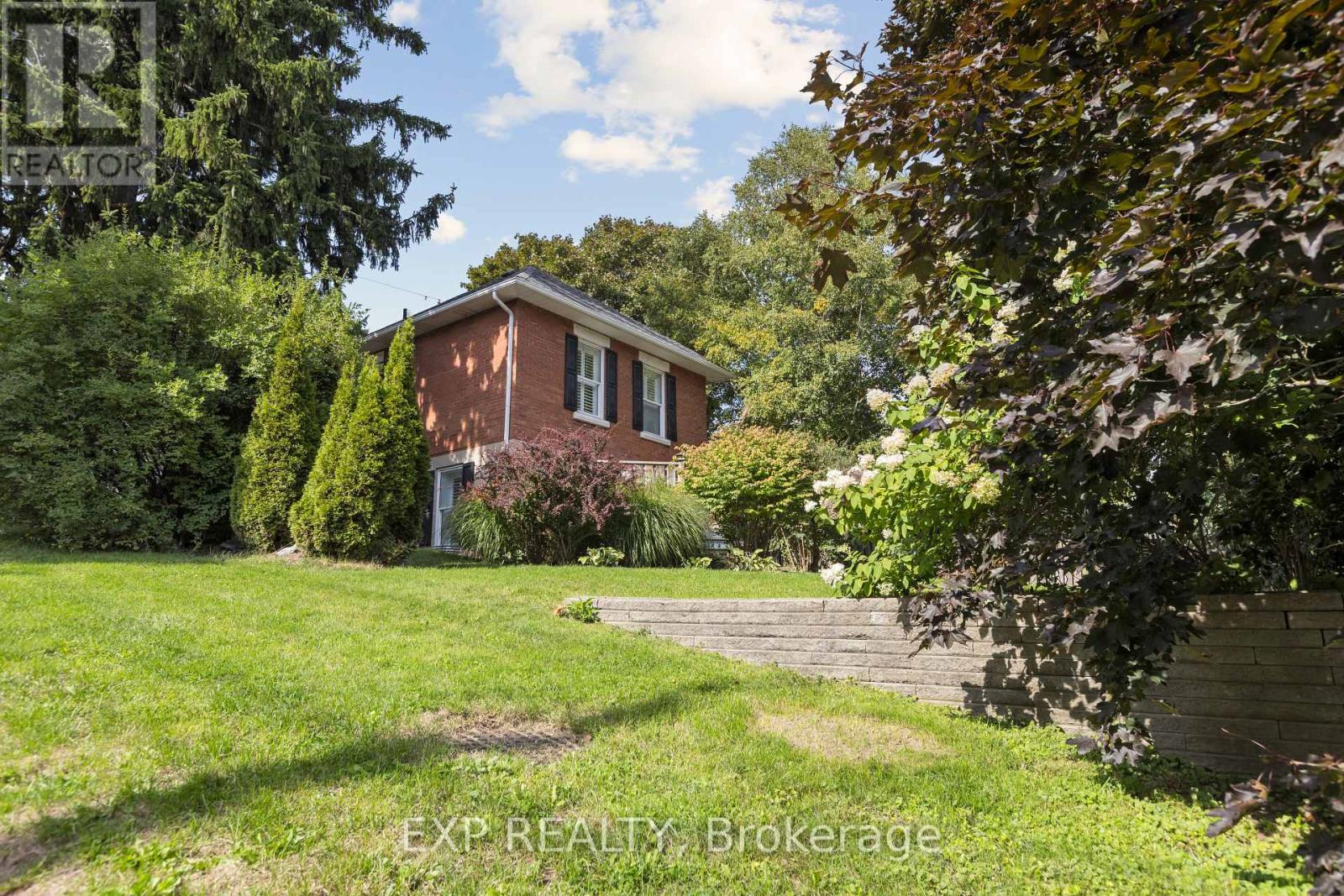 Photo 40 of 400 St Patrick Street E, Centre Wellington ON