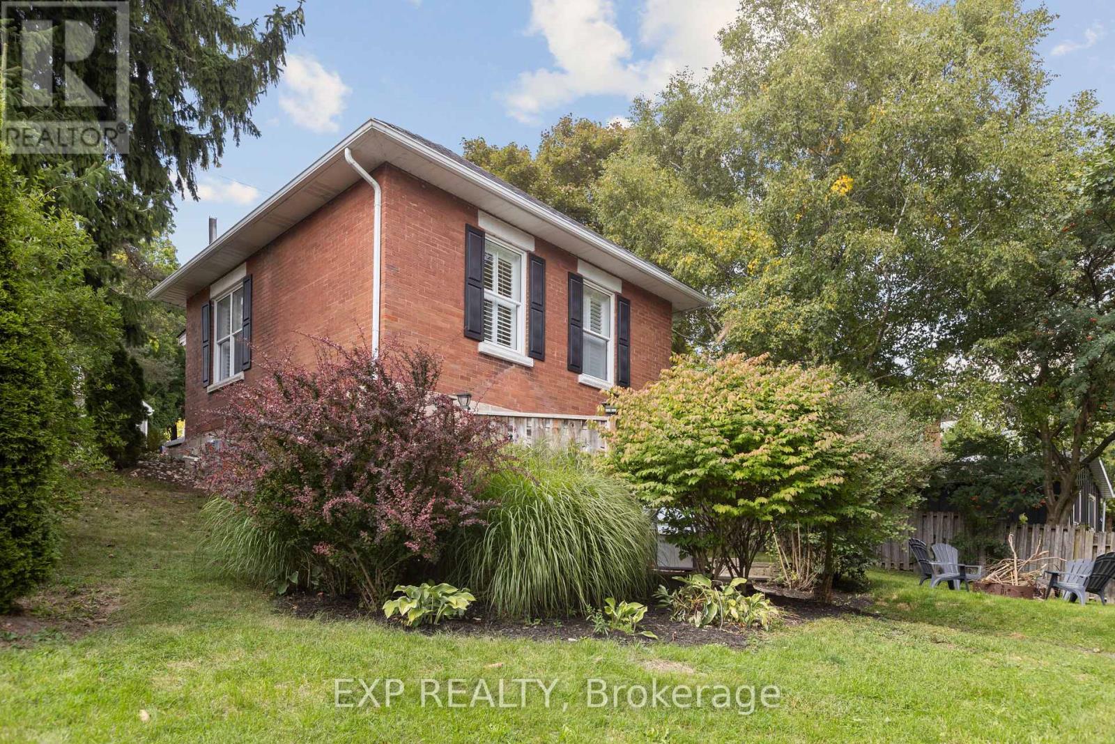 Photo 41 of 400 St Patrick Street E, Centre Wellington ON