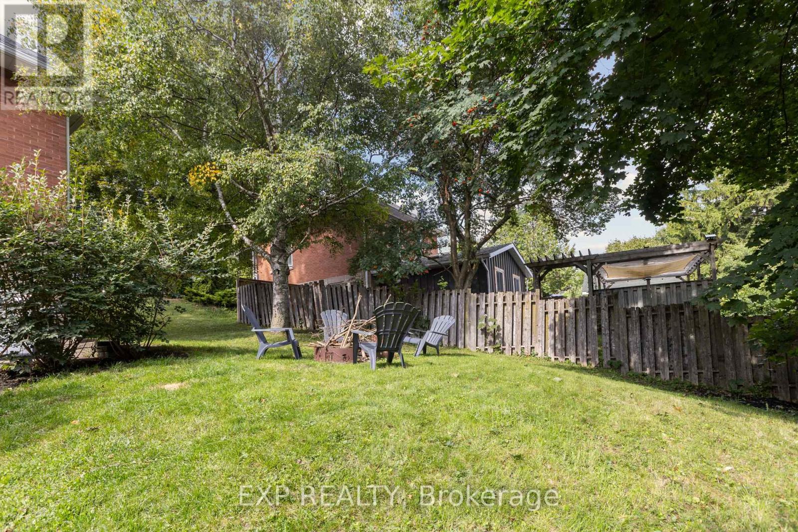 Photo 43 of 400 St Patrick Street E, Centre Wellington ON