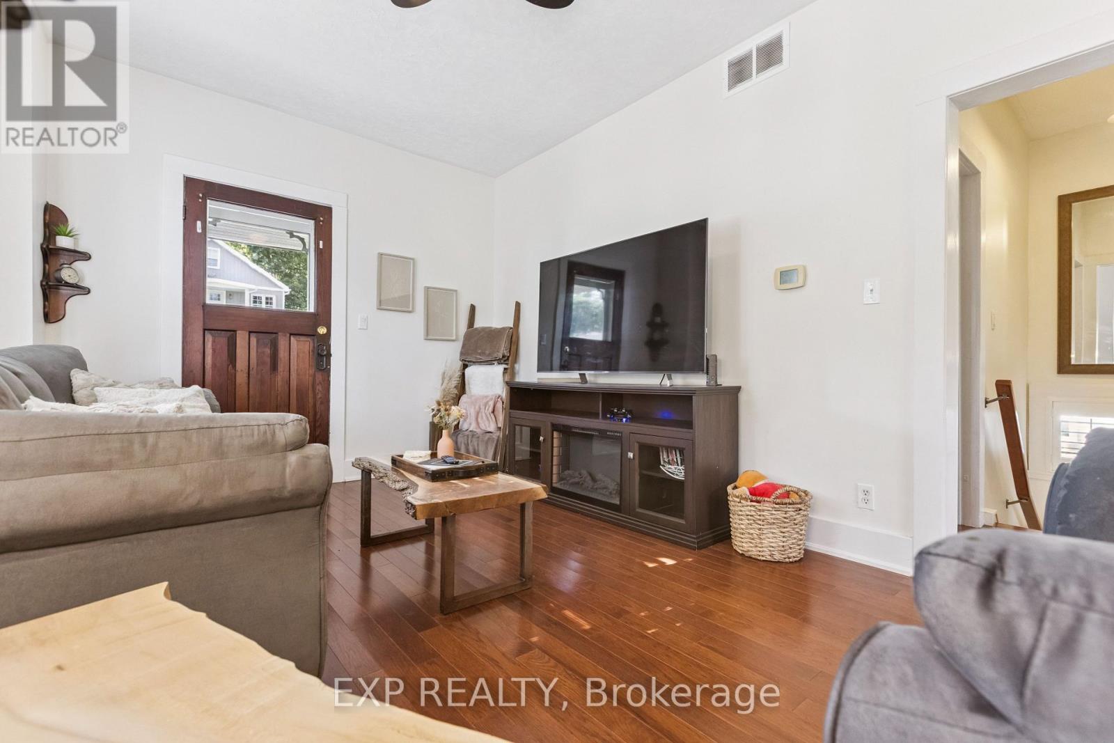 Photo 6 of 400 St Patrick Street E, Centre Wellington ON