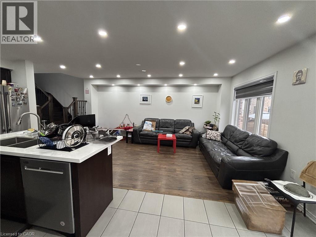 Photo 11 of 48 Bradshaw Drive, Stoney Creek ON