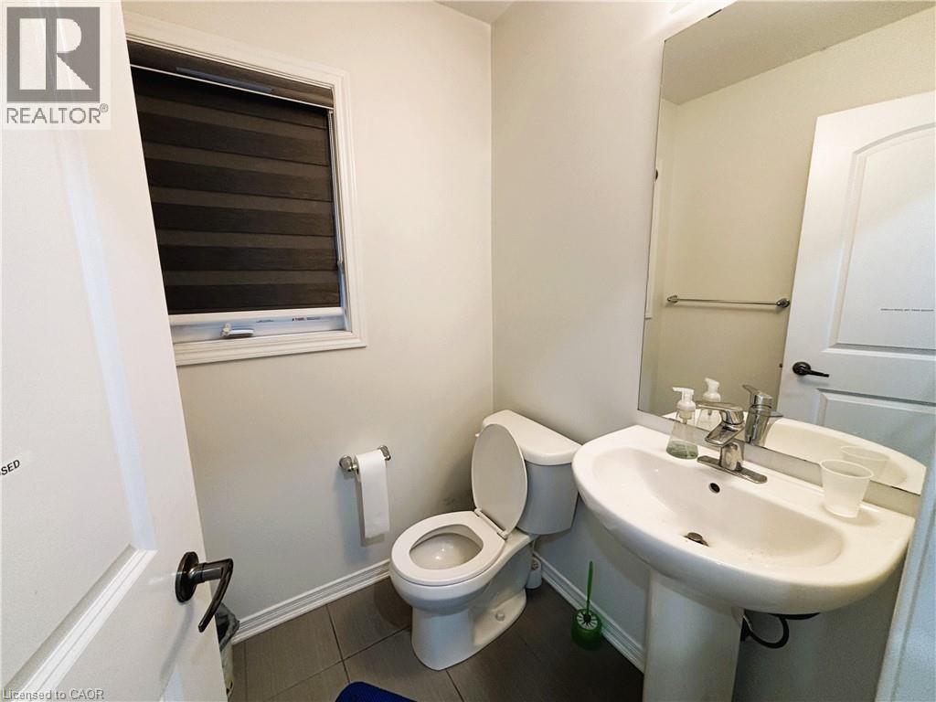 Photo 13 of 48 Bradshaw Drive, Stoney Creek ON