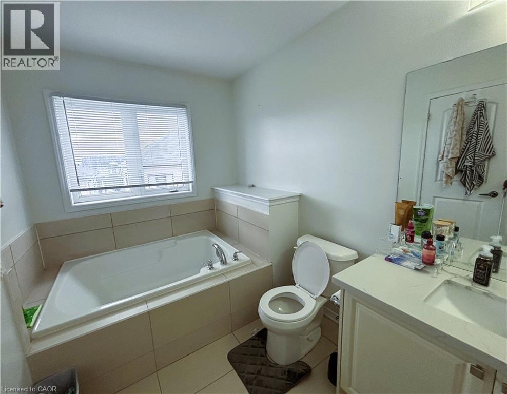 Photo 17 of 48 Bradshaw Drive, Stoney Creek ON