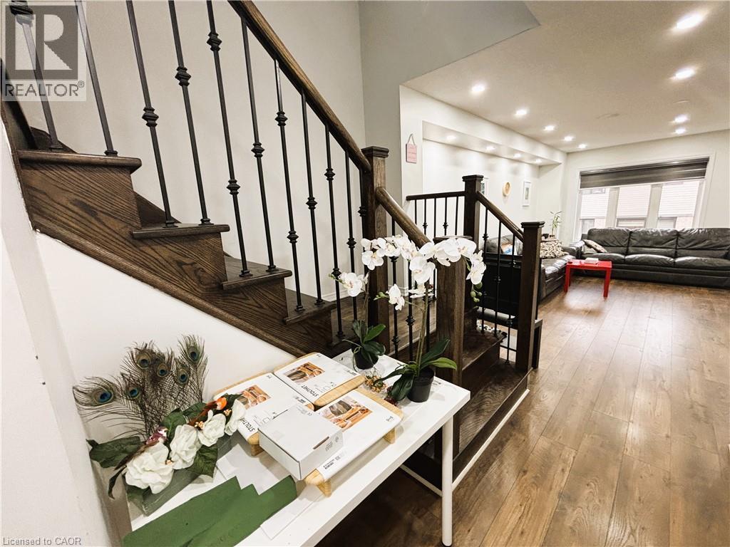 Photo 5 of 48 Bradshaw Drive, Stoney Creek ON
