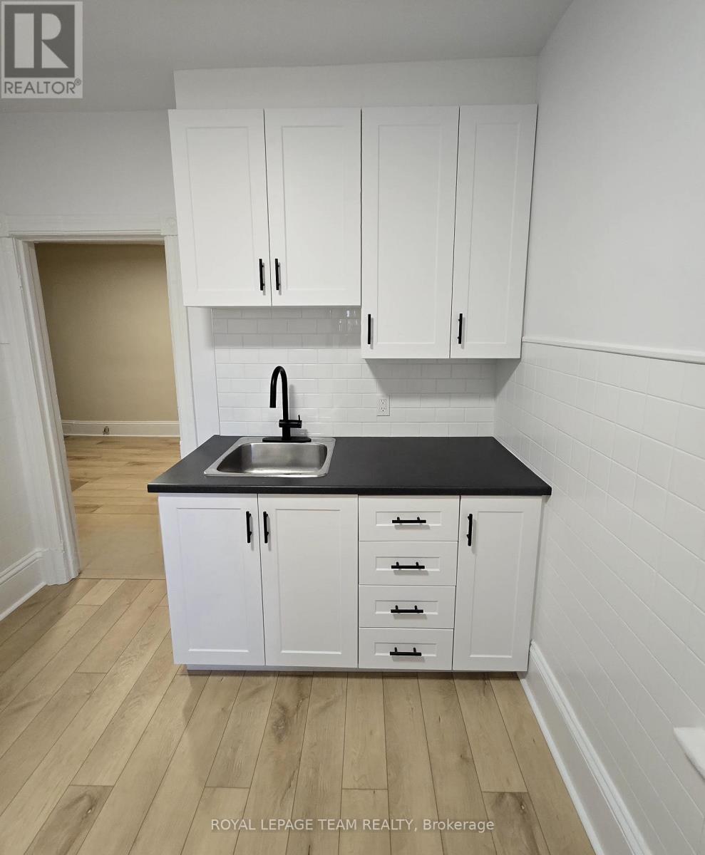 Photo 10 of 158 St Andrew Street, Ottawa ON