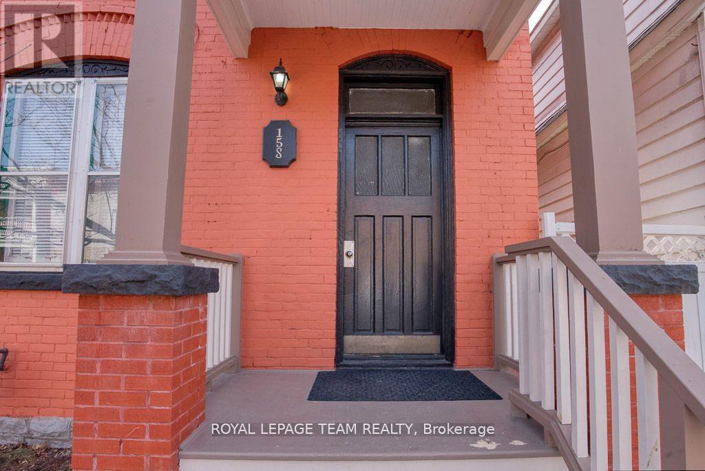 Photo 2 of 158 St Andrew Street, Ottawa ON