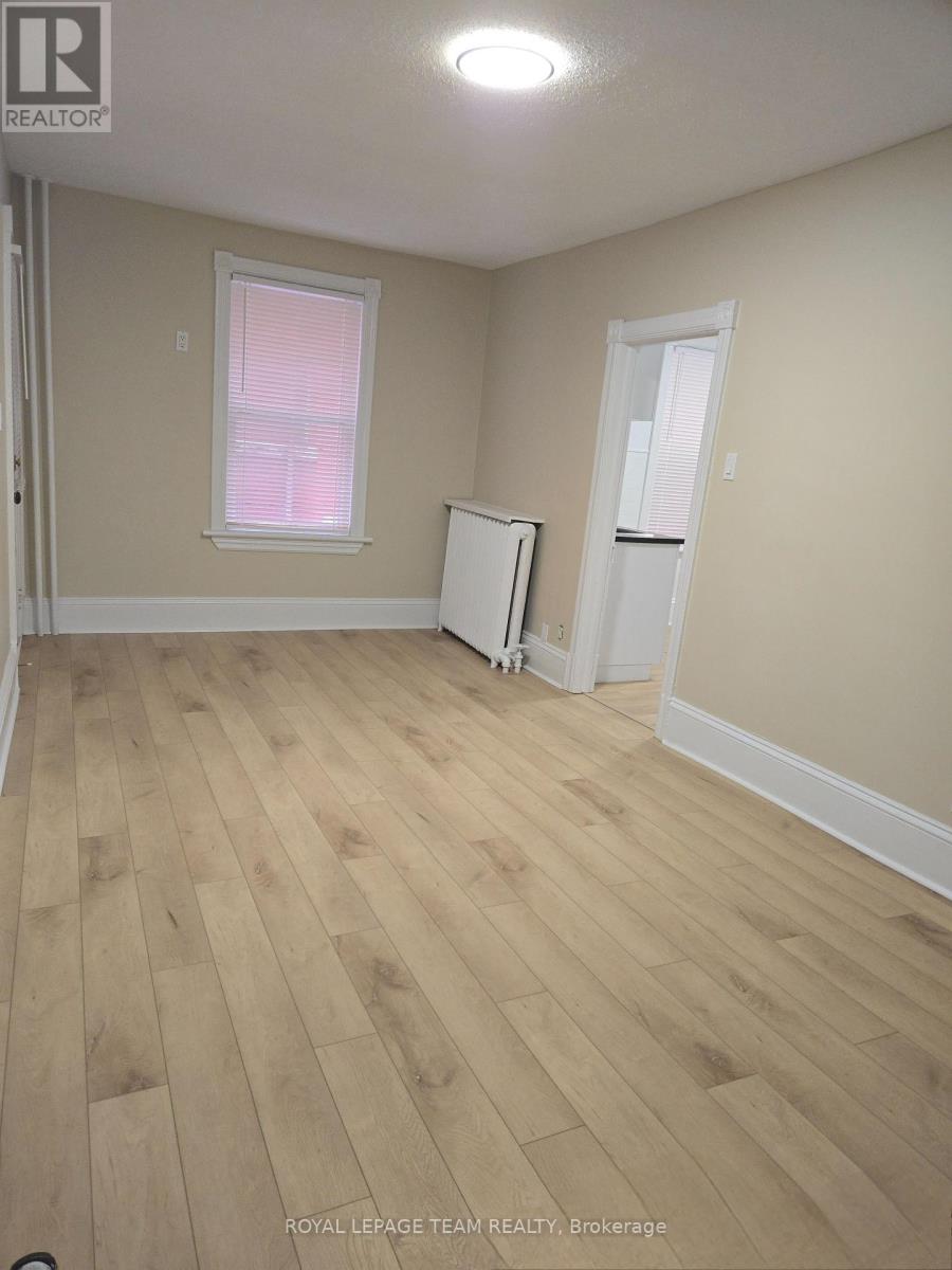 Photo 3 of 158 St Andrew Street, Ottawa ON