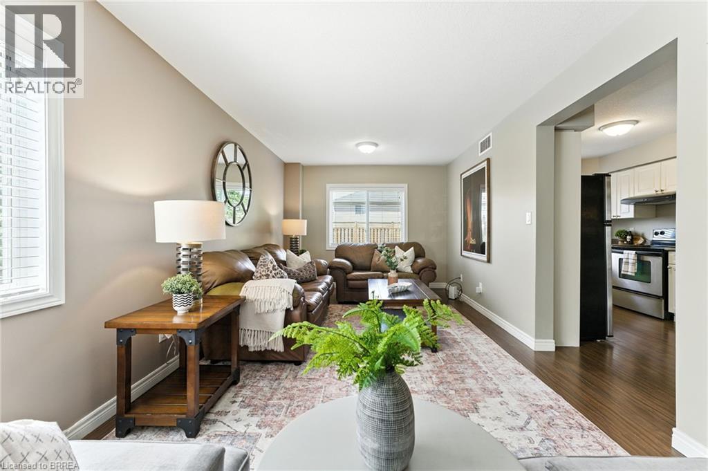 Photo 4 of 11 Macpherson Drive, Paris ON