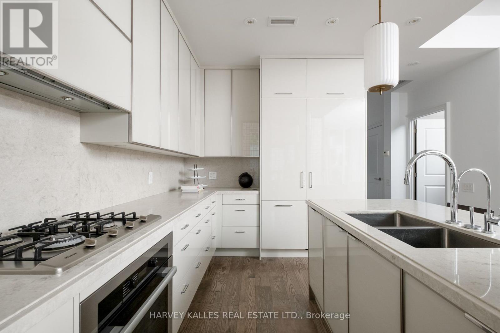 Photo 9 of 127 Pears Avenue, Toronto ON