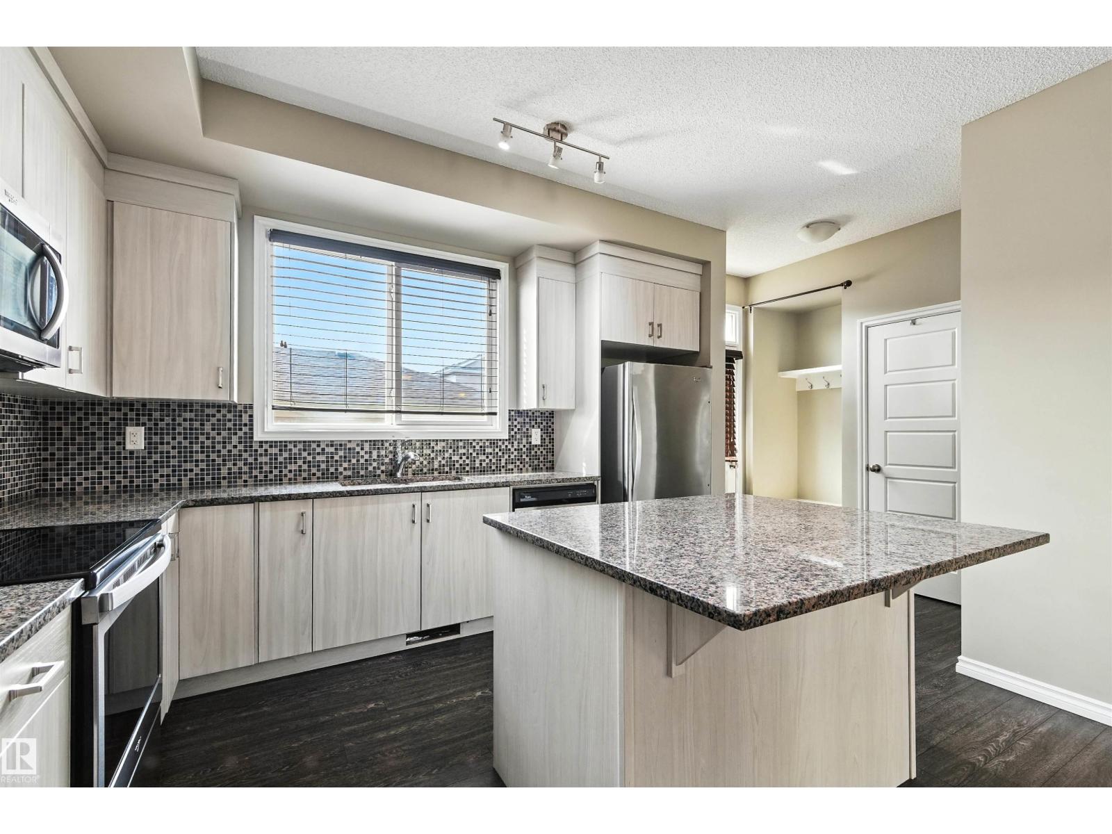 Photo 13 of 8085 Chappelle Wy Sw, Edmonton AB