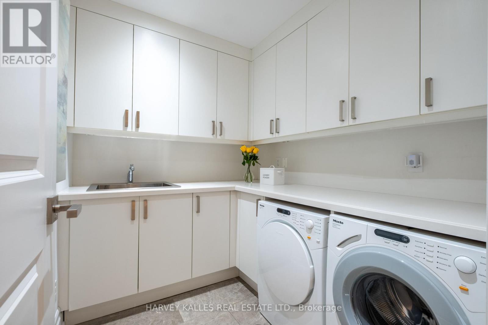 Photo 28 of 127 Pears Avenue, Toronto ON