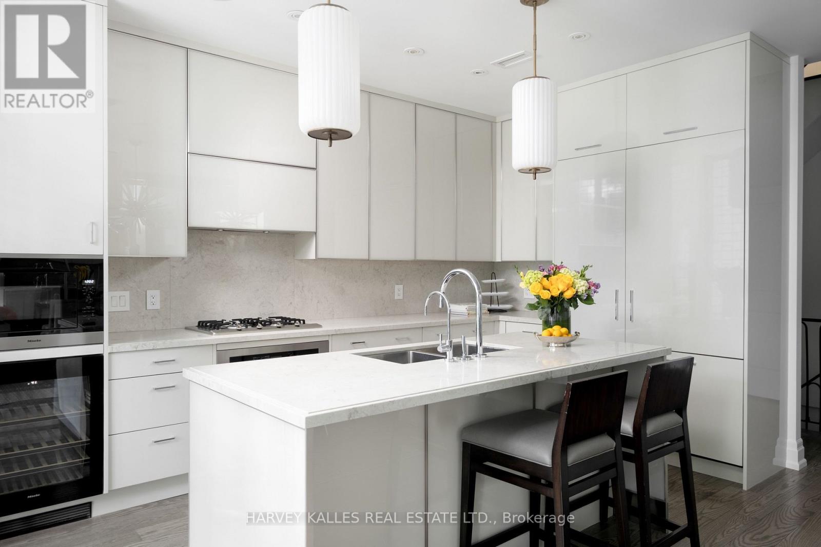 Photo 8 of 127 Pears Avenue, Toronto ON