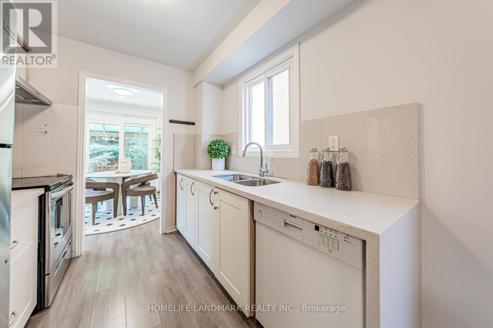 Photo 17 of 356 Brownridge Drive, Vaughan ON