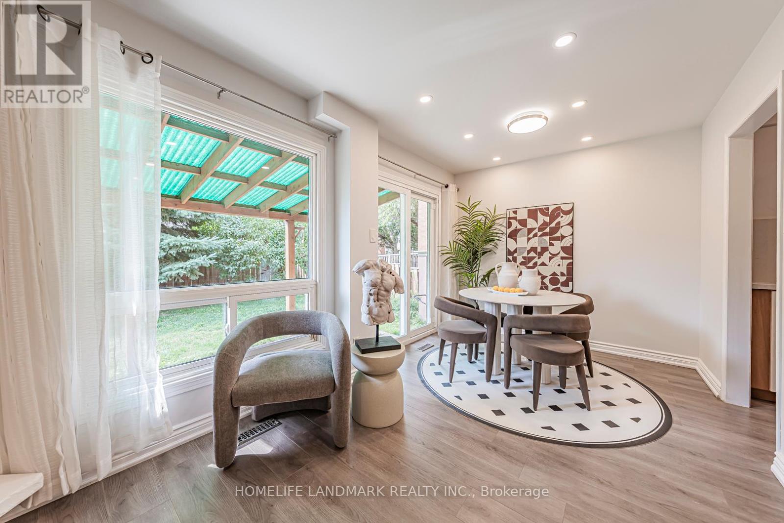 Photo 10 of 356 Brownridge Drive, Vaughan ON