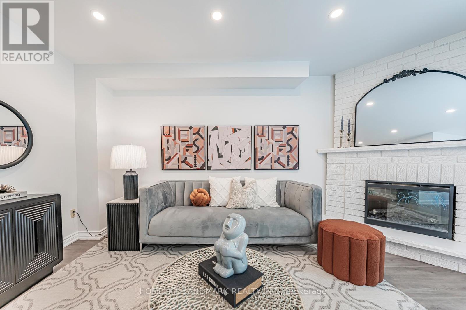 Photo 8 of 356 Brownridge Drive, Vaughan ON