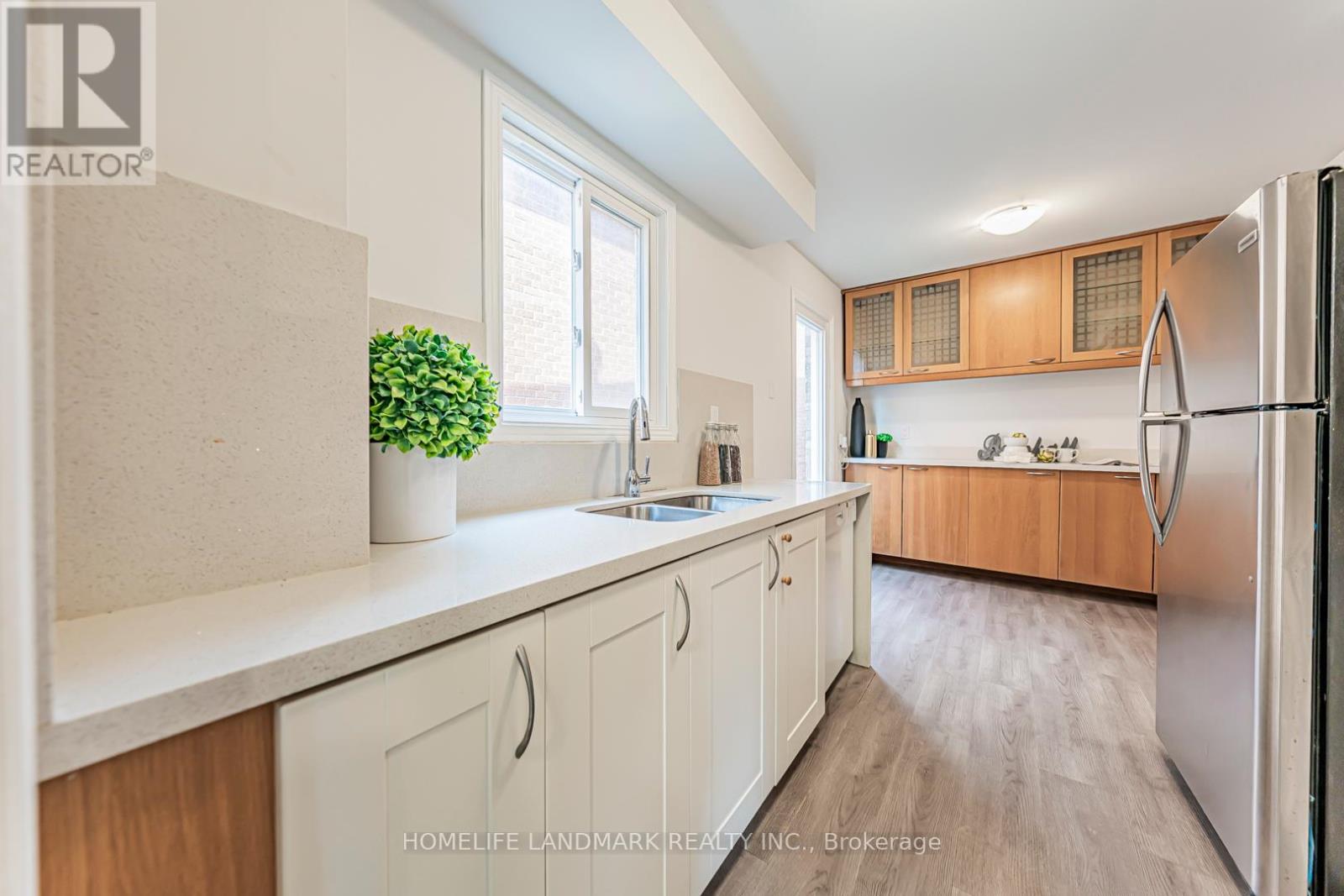 Photo 16 of 356 Brownridge Drive, Vaughan ON