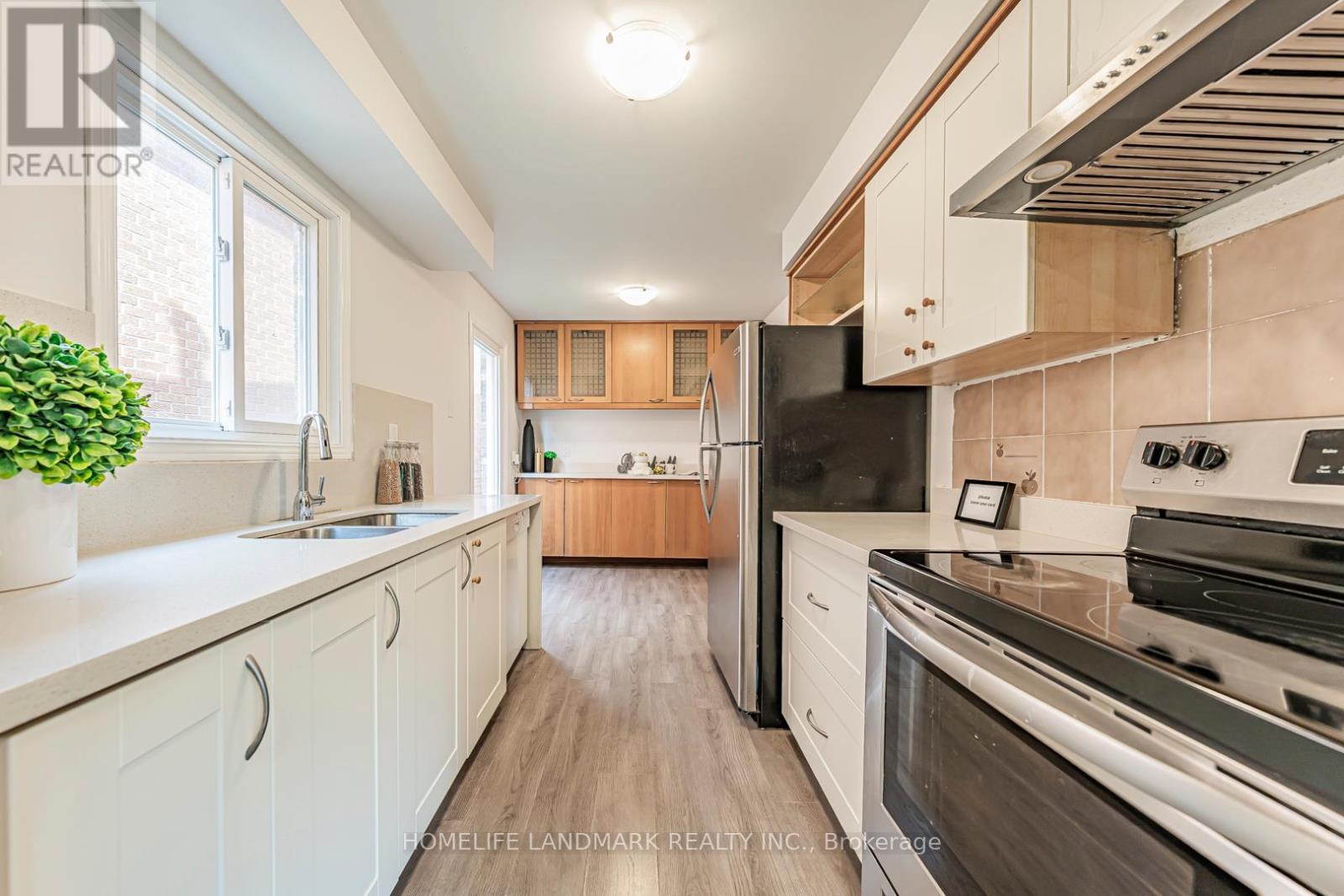 Photo 13 of 356 Brownridge Drive, Vaughan ON