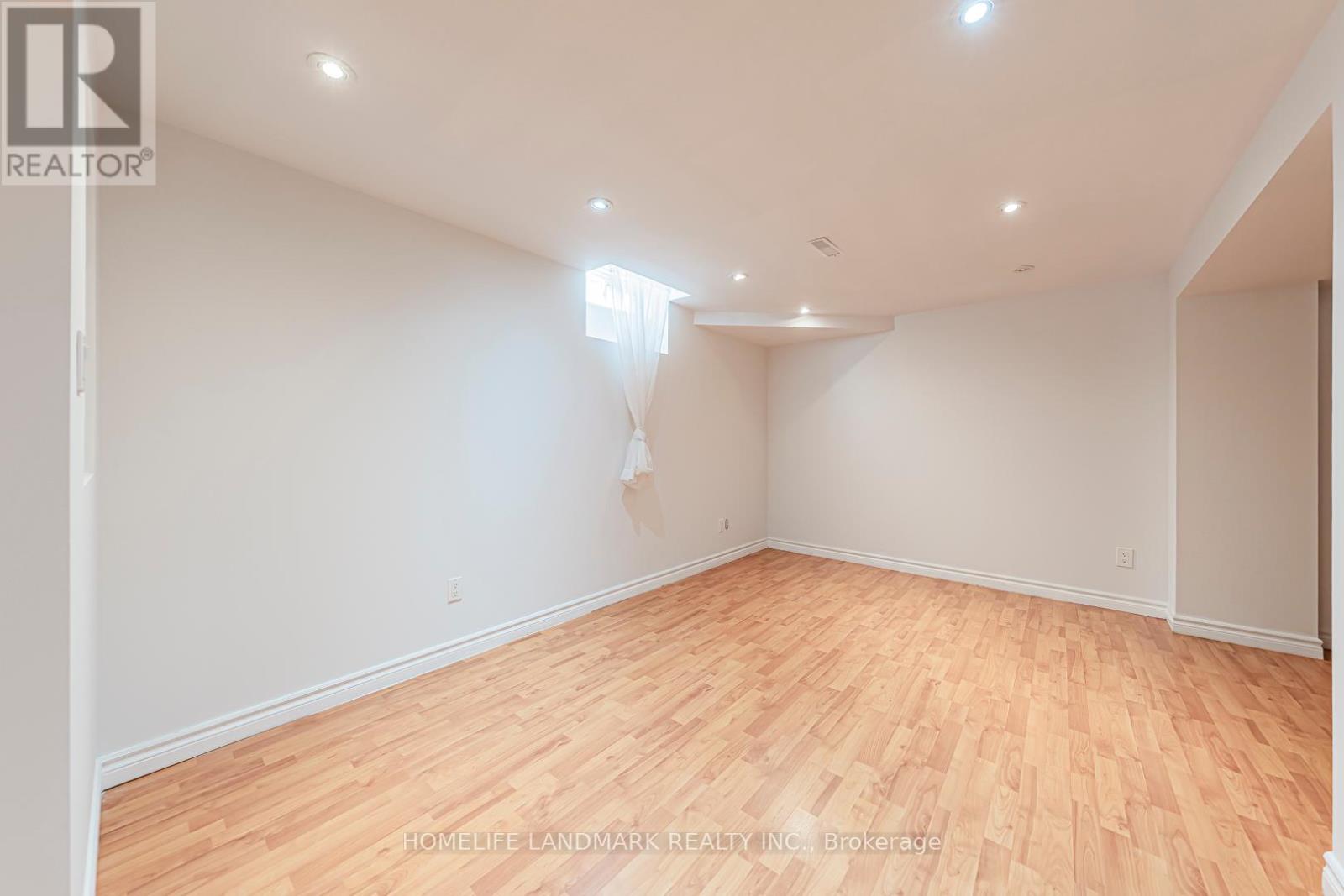 Photo 33 of 356 Brownridge Drive, Vaughan ON
