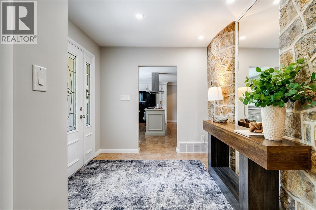 Photo 4 of 26 Crest View Drive, Leamington ON