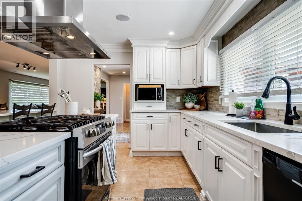 Photo 16 of 26 Crest View Drive, Leamington ON