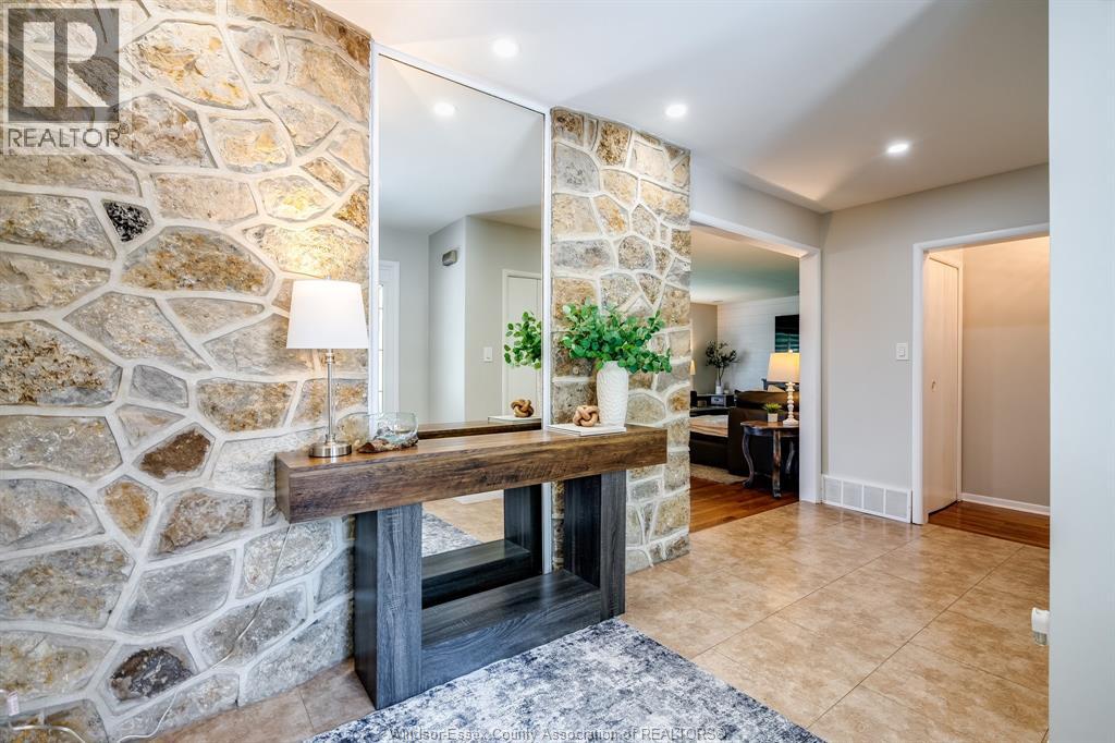 Photo 3 of 26 Crest View Drive, Leamington ON