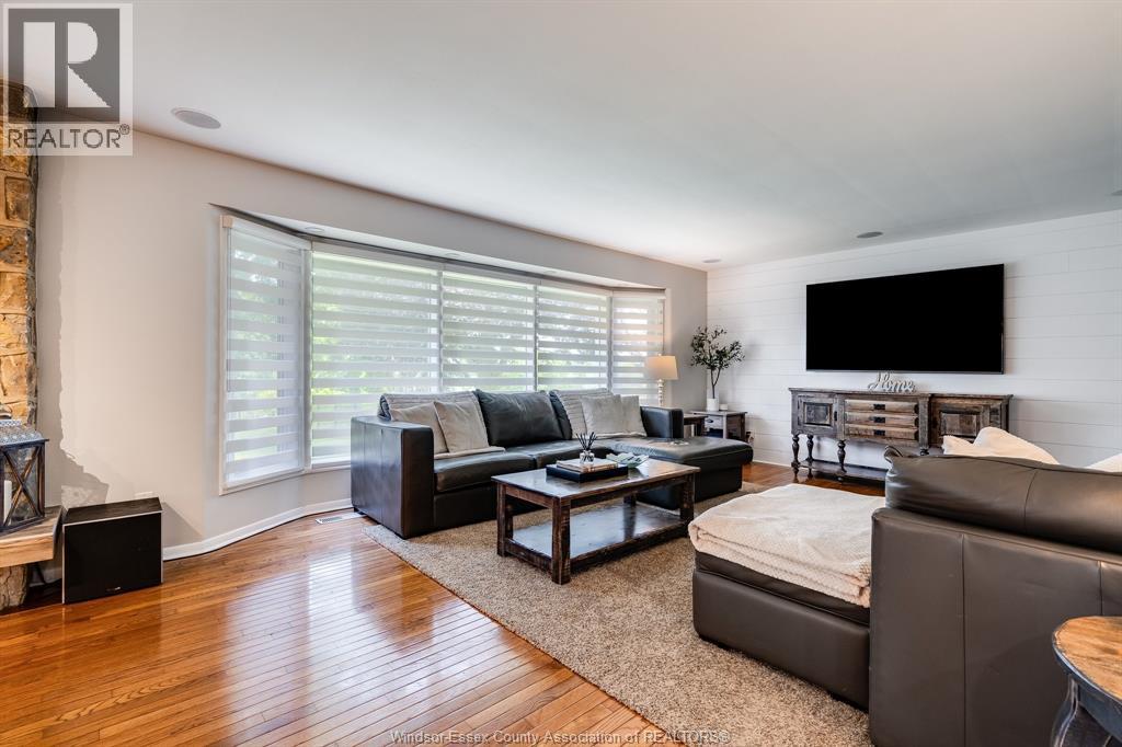 Photo 5 of 26 Crest View Drive, Leamington ON