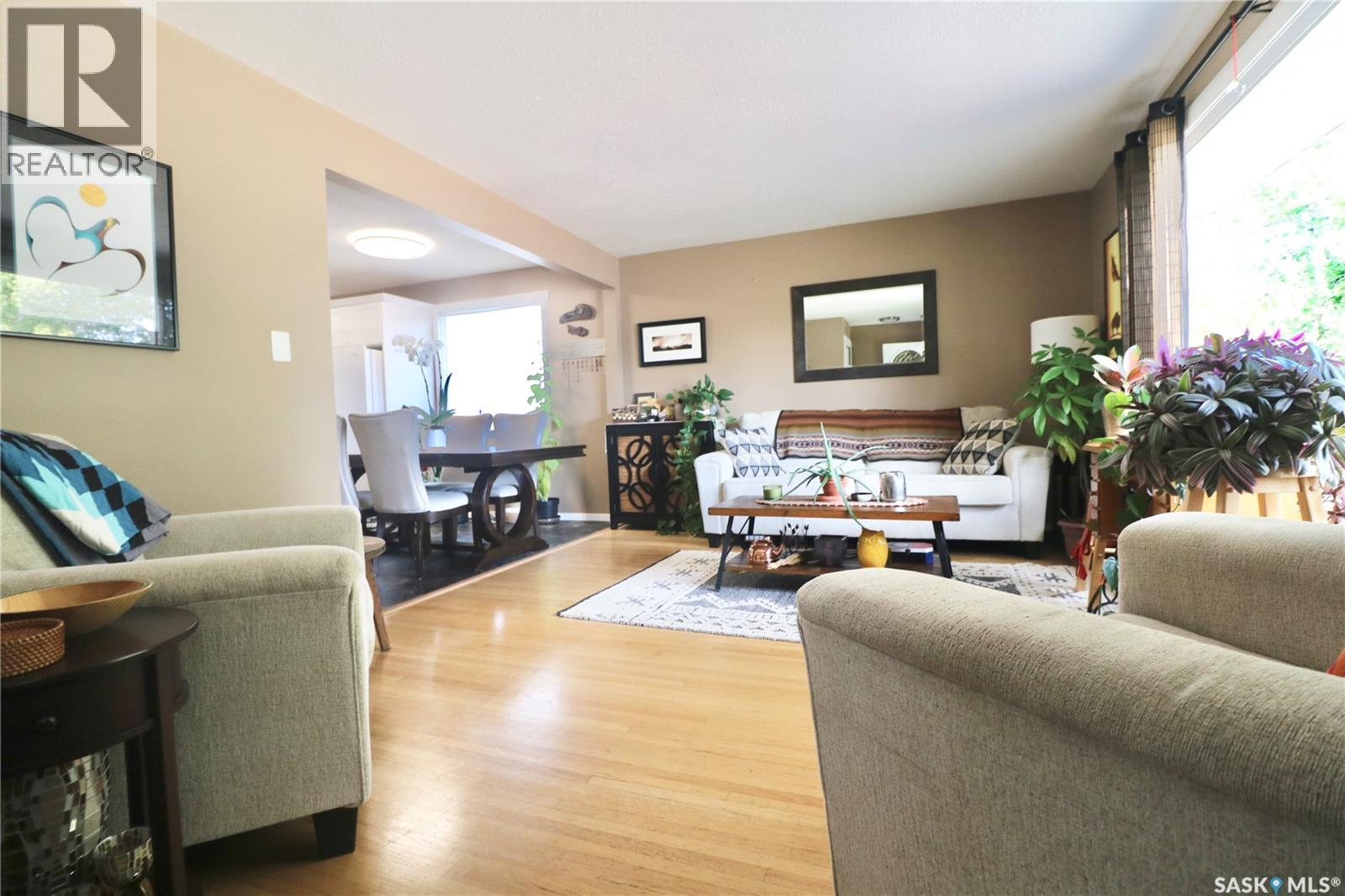 Photo 2 of 2110 Elliott Street, Regina SK