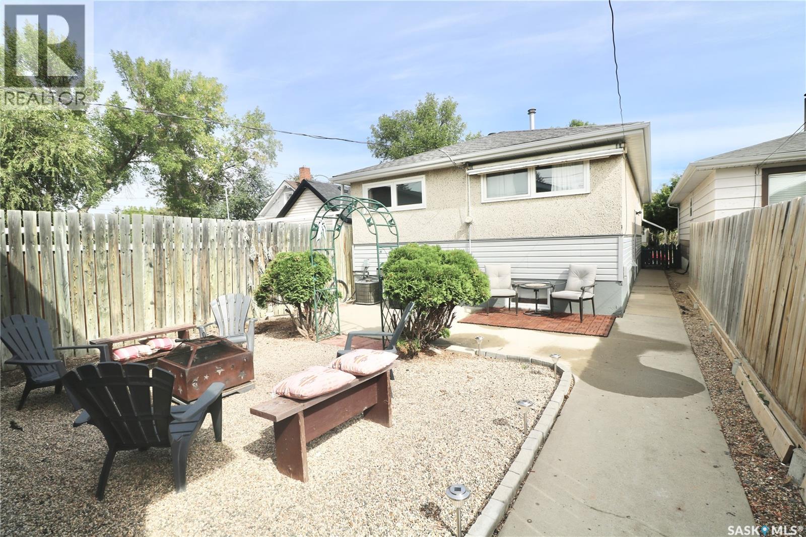 Photo 23 of 2110 Elliott Street, Regina SK