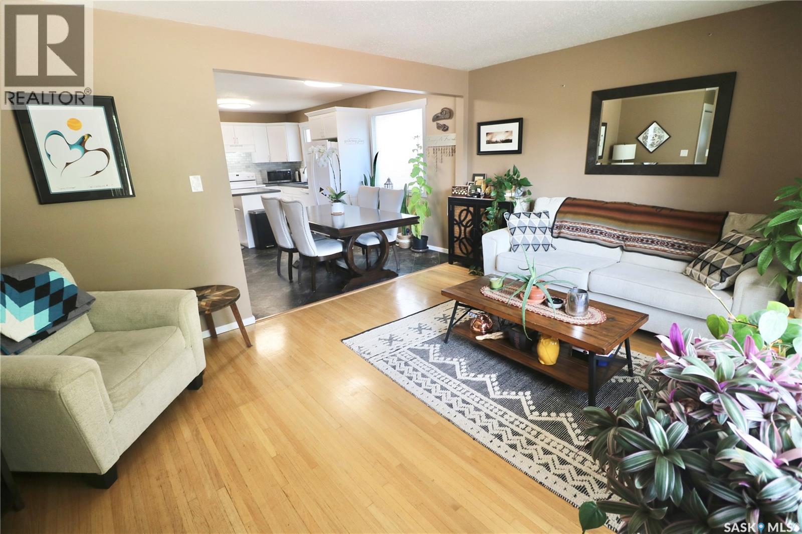 Photo 3 of 2110 Elliott Street, Regina SK