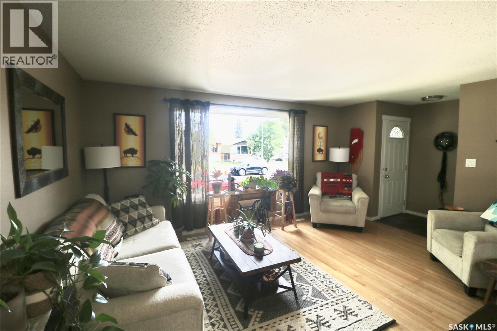 Photo 4 of 2110 Elliott Street, Regina SK