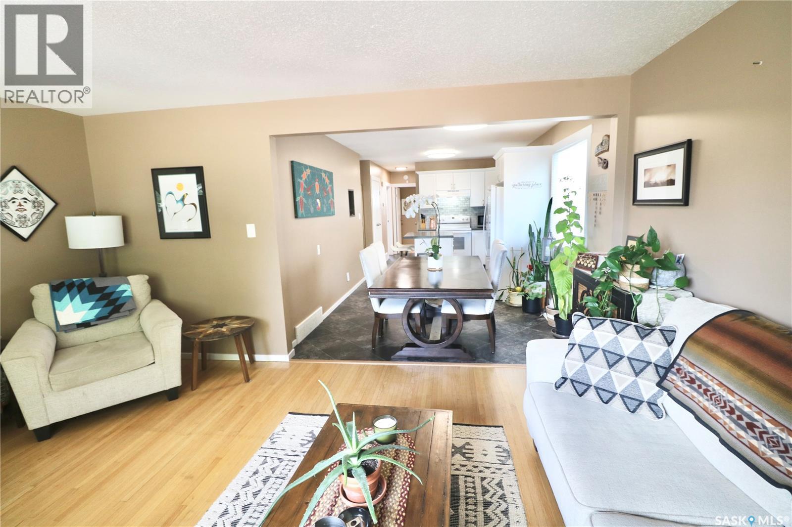 Photo 5 of 2110 Elliott Street, Regina SK