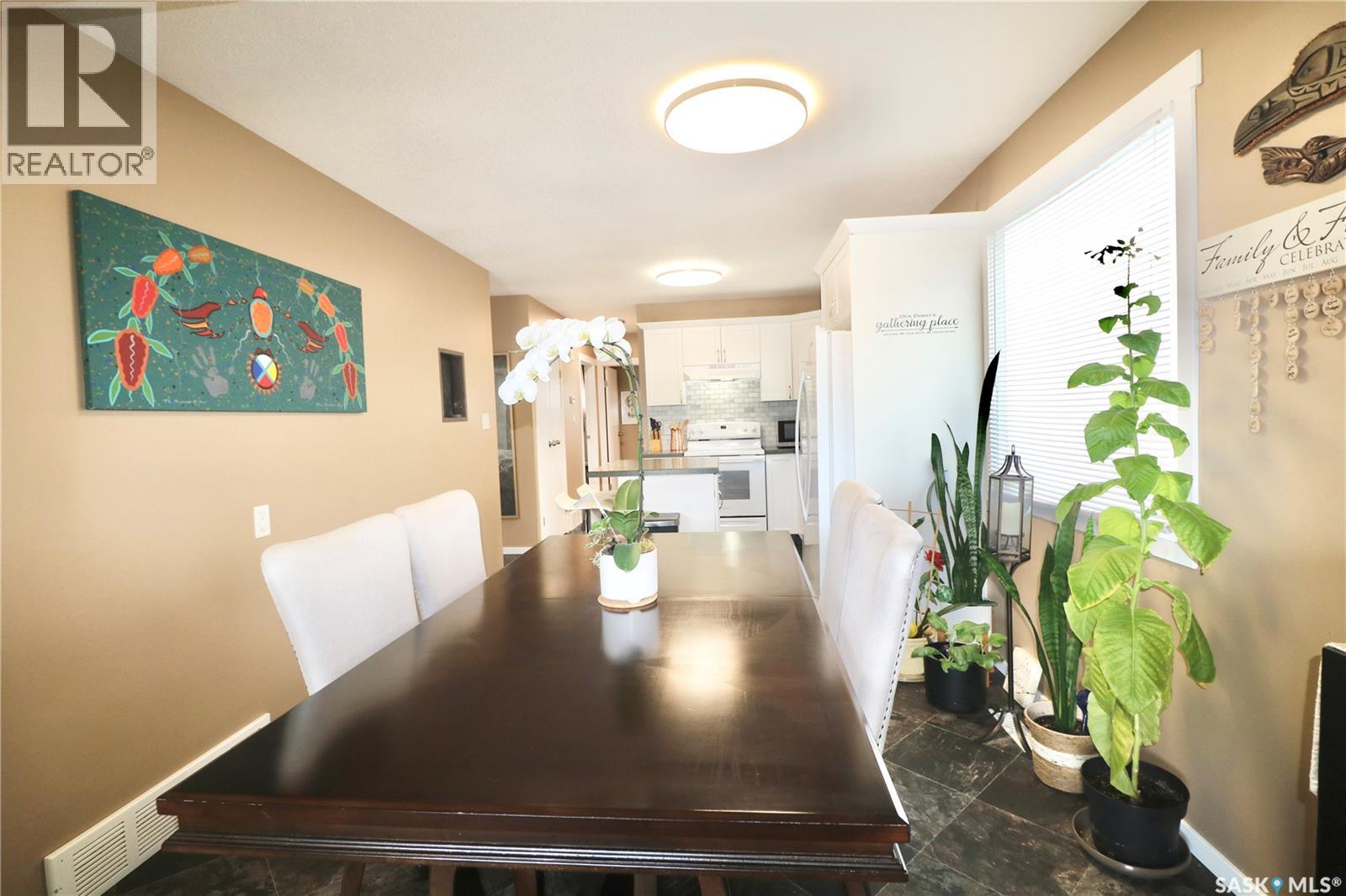 Photo 6 of 2110 Elliott Street, Regina SK