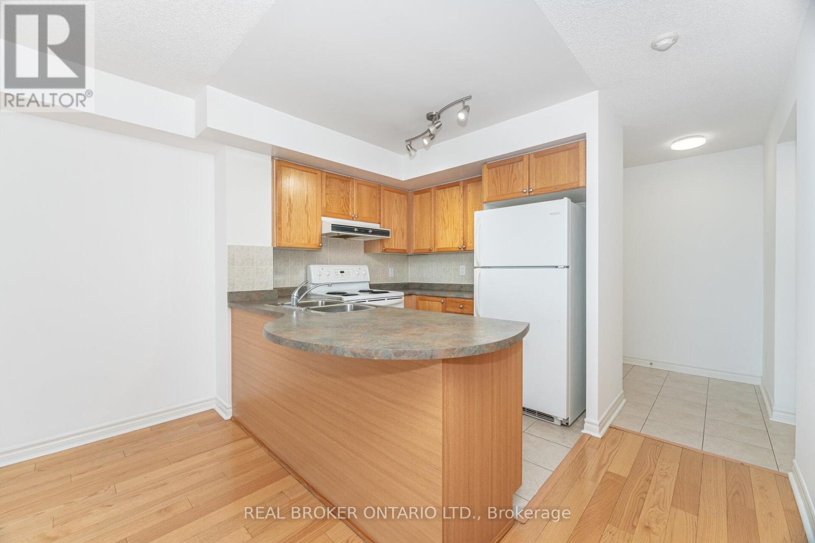 Photo 4 of 1109 17 Barberry Place, Toronto ON