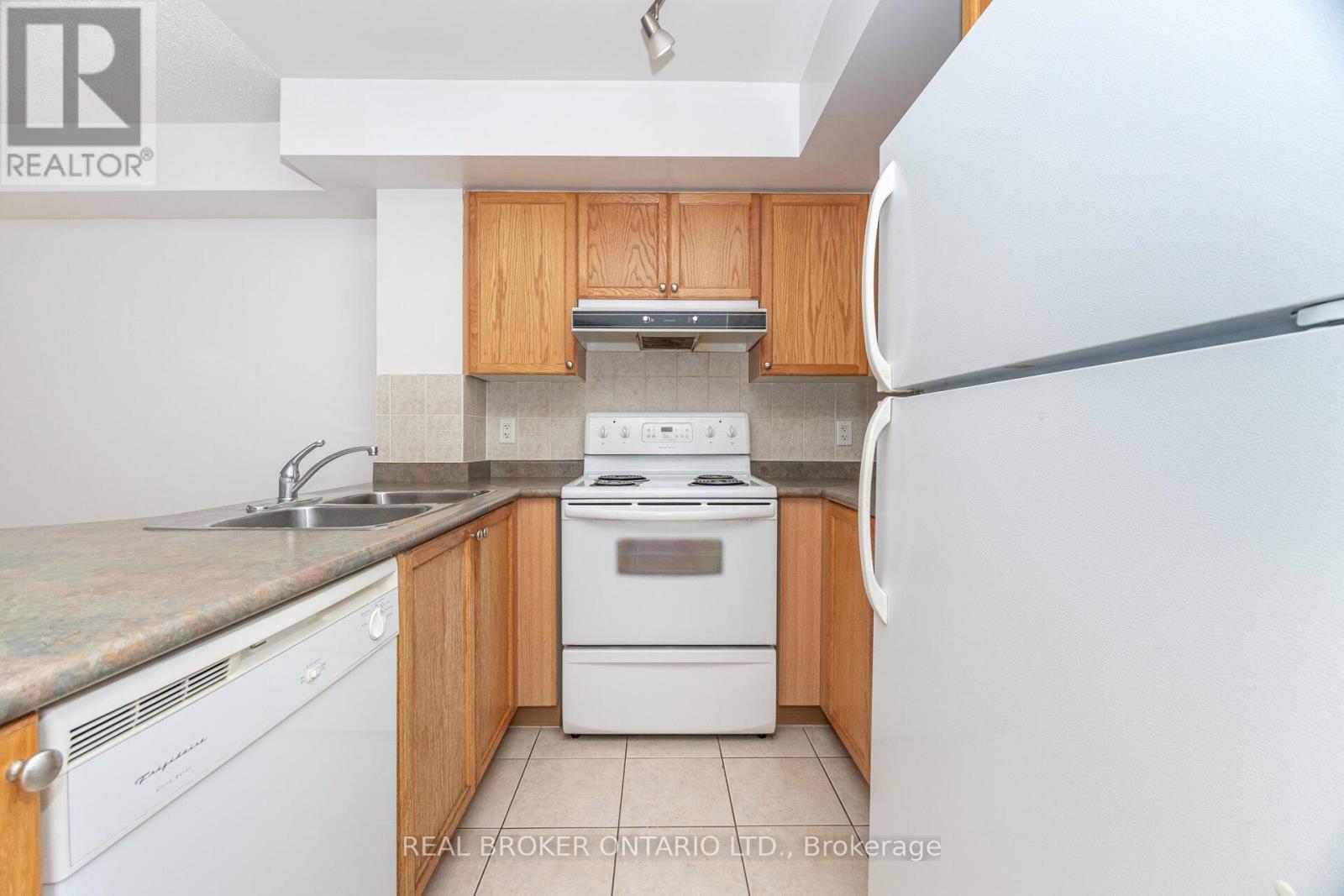 Photo 5 of 1109 17 Barberry Place, Toronto ON