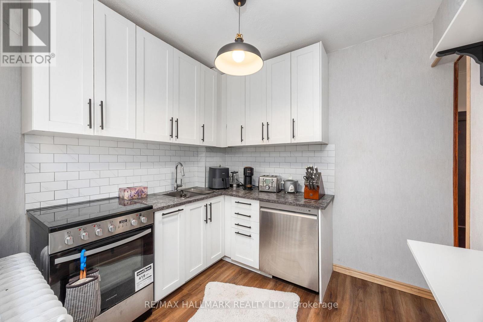 Photo 14 of 33 Austin Terrace, Toronto ON