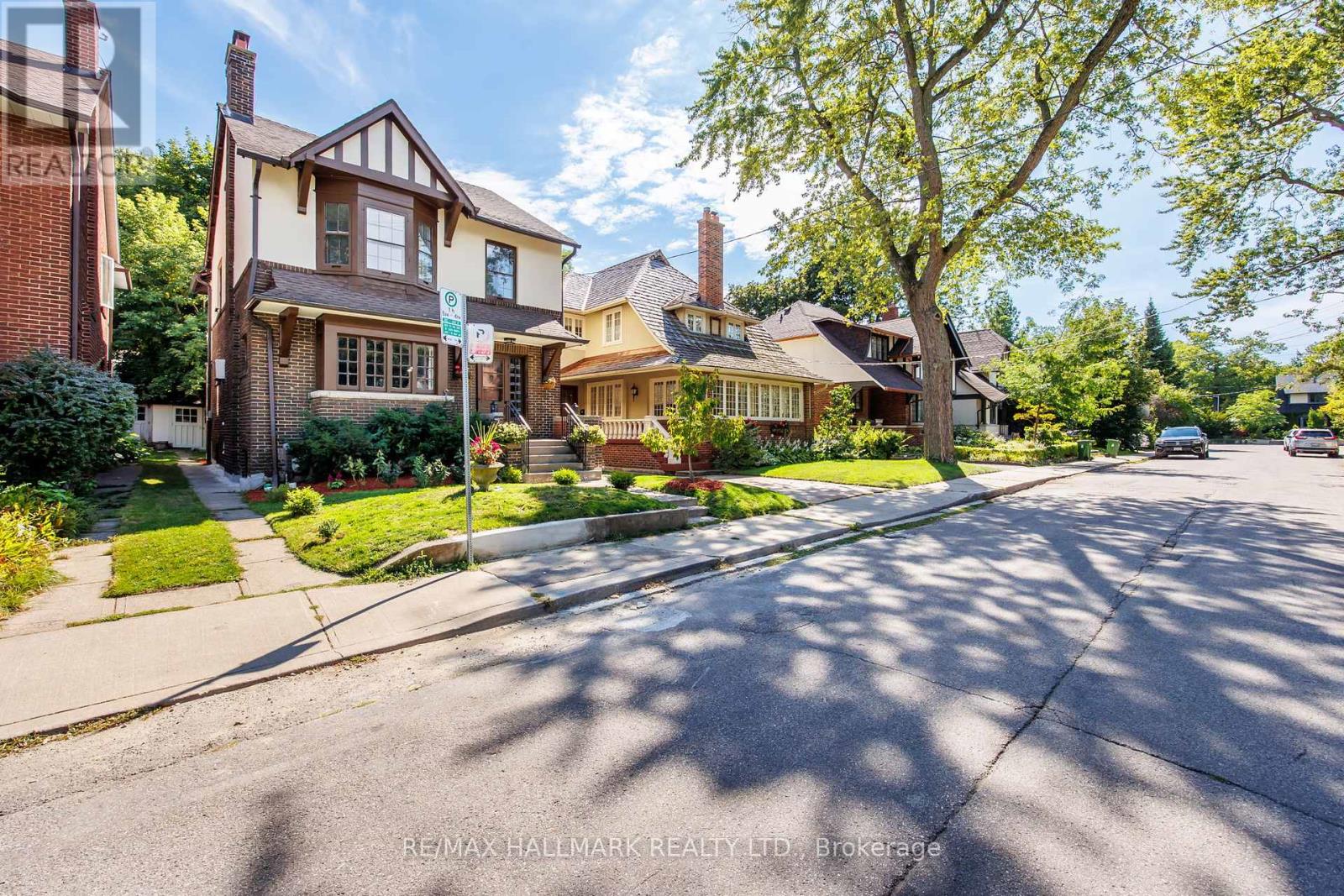 Photo 2 of 33 Austin Terrace, Toronto ON