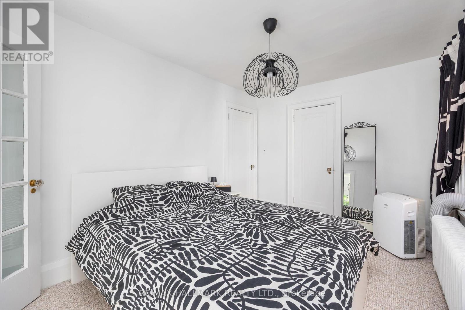 Photo 25 of 33 Austin Terrace, Toronto ON