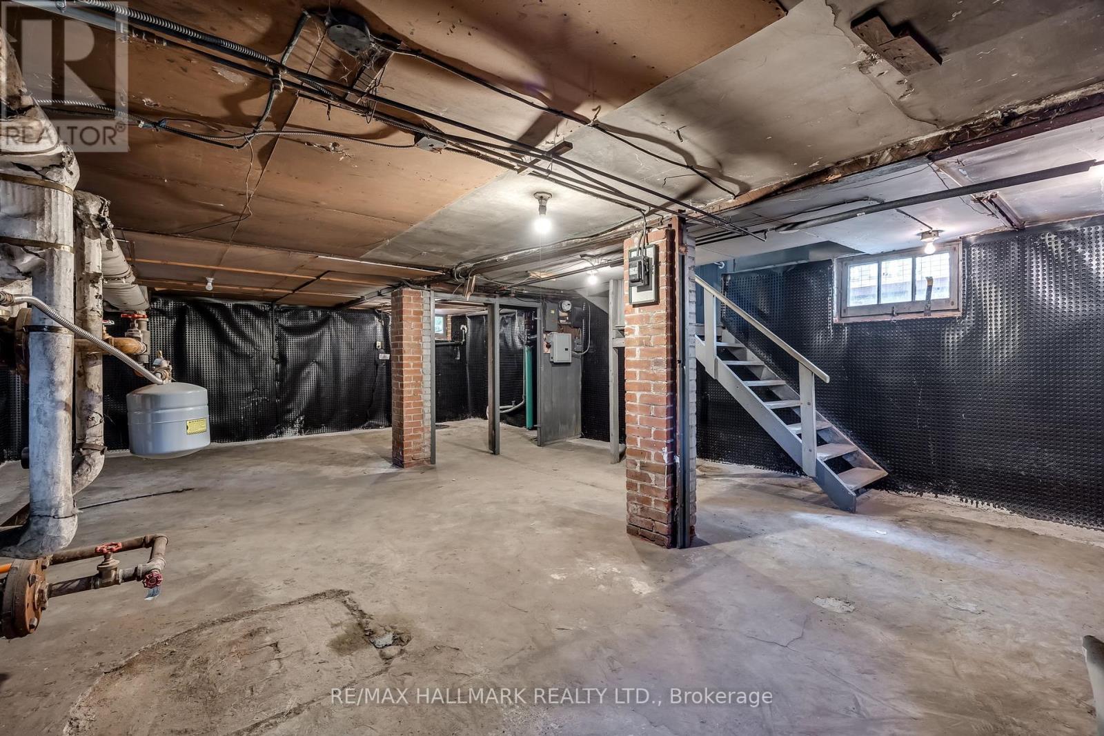 Photo 30 of 33 Austin Terrace, Toronto ON