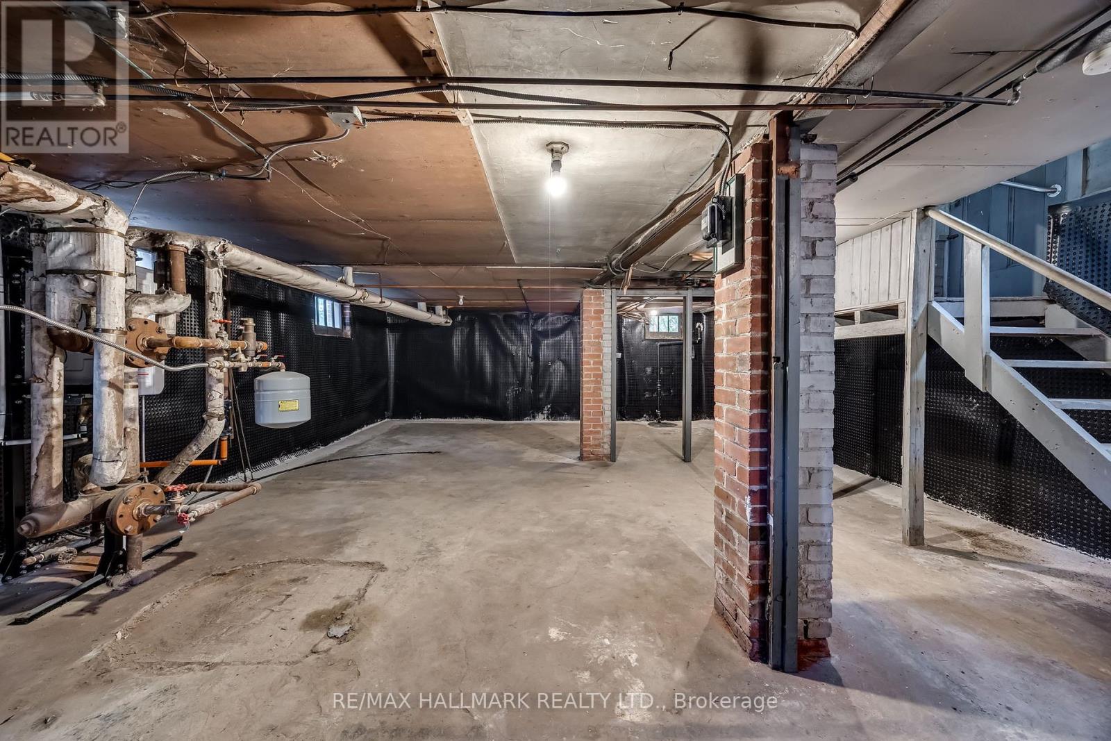 Photo 31 of 33 Austin Terrace, Toronto ON