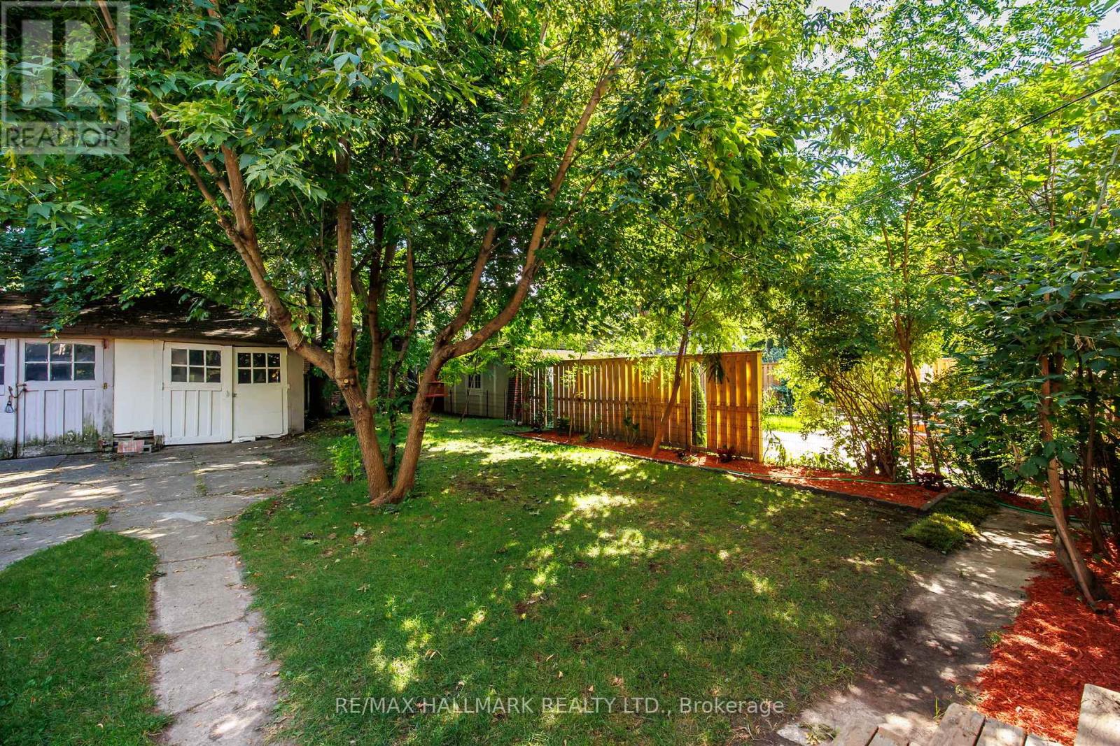 Photo 33 of 33 Austin Terrace, Toronto ON