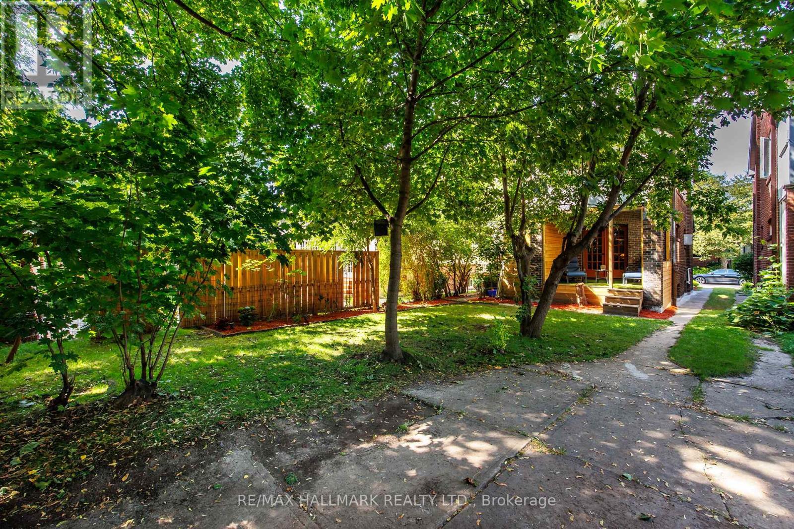 Photo 34 of 33 Austin Terrace, Toronto ON