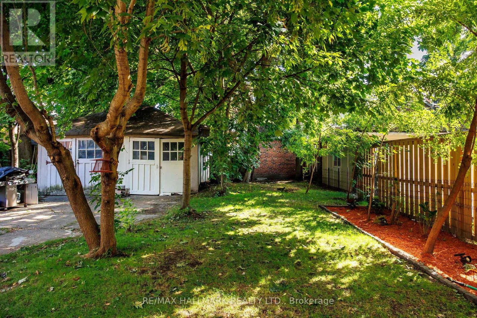 Photo 36 of 33 Austin Terrace, Toronto ON